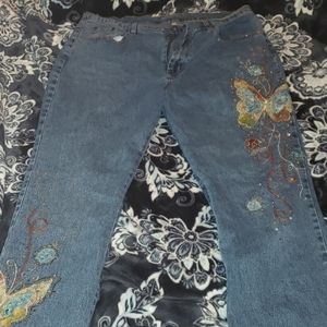 DG2 women's size 16 Jean's with butterfly embellis